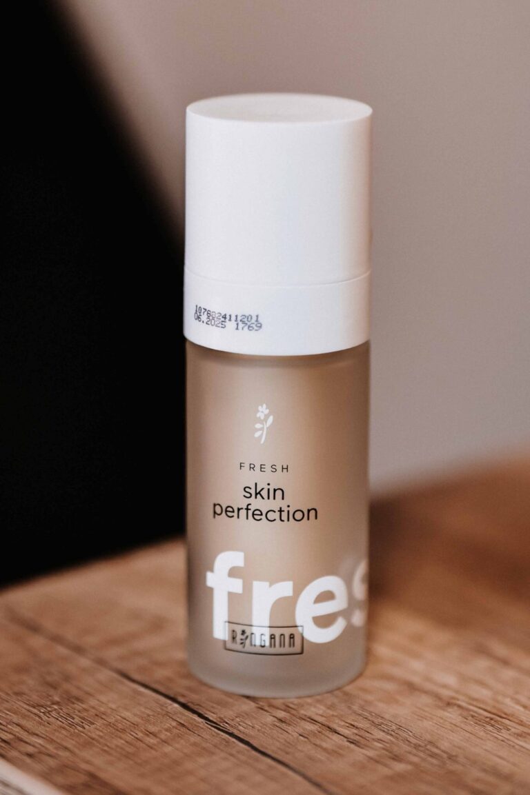 RINGANA Skin Perfecting Cream (Skin Perfection) on a wooden table